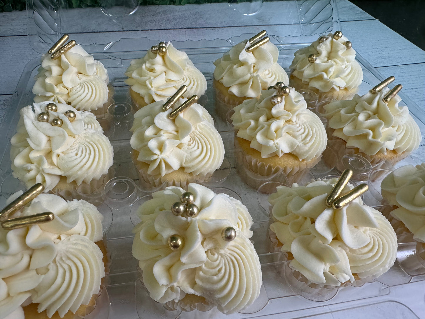 Deluxe Buttercream Cupcakes